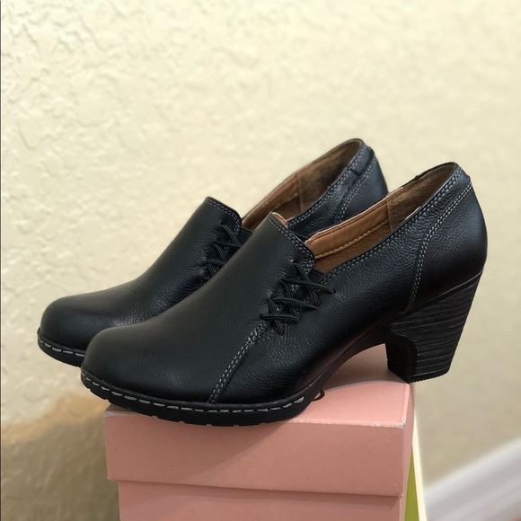 Euro by Sofft Black Leather Heeled Pumps - Picture 2 of 9